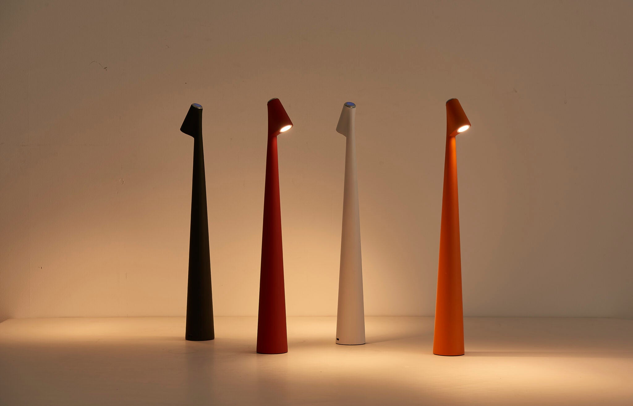 Minimalistisk nordisk design bordlampe | Trådløst | LED | Leselampe | Middagslampe