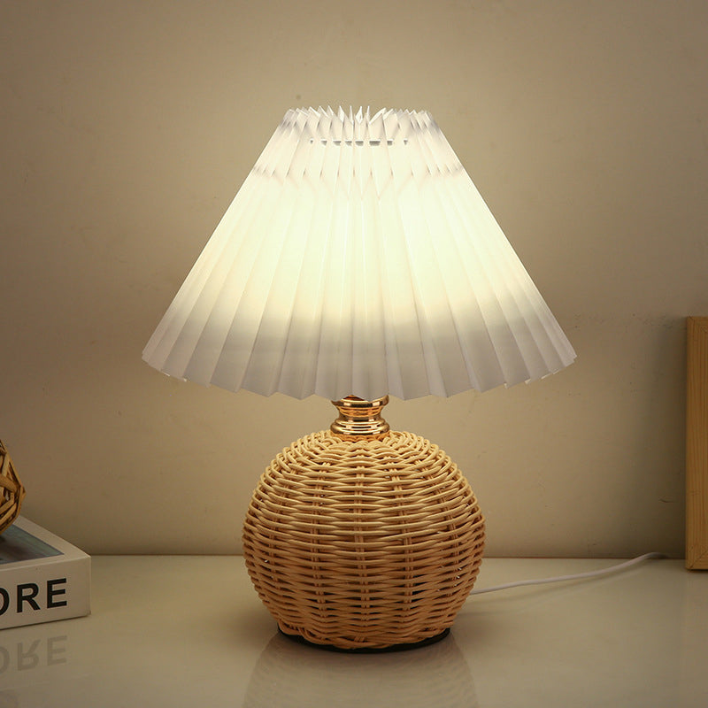 Contemporary Nordic Rattan Weave Tafel Lamp met Geplooide Kegel Schaduw, LED, voor Slaapkamer