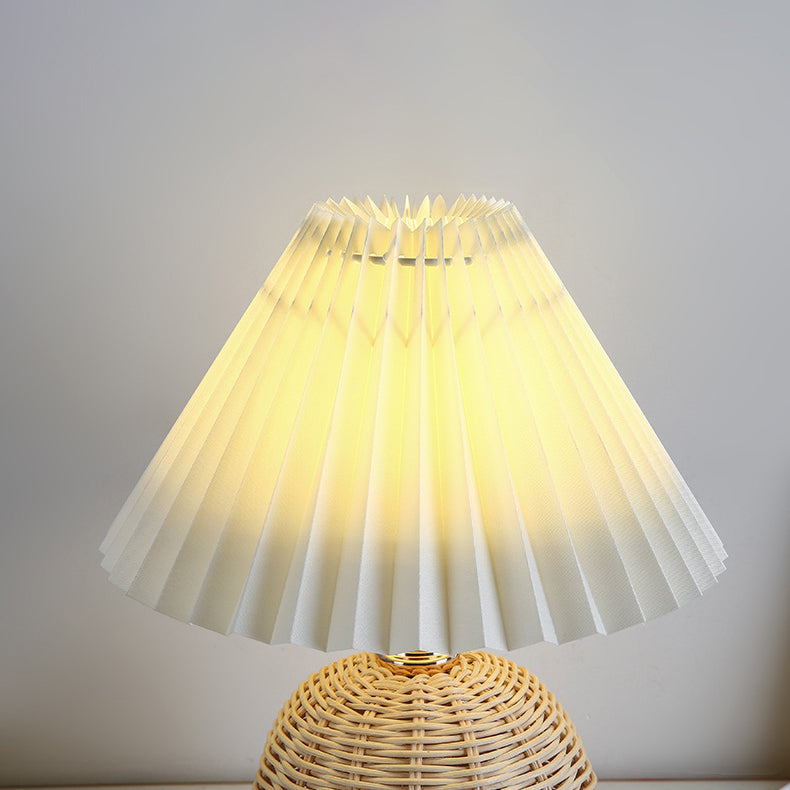 Contemporary Nordic Rattan Weave Tafel Lamp met Geplooide Kegel Schaduw, LED, voor Slaapkamer