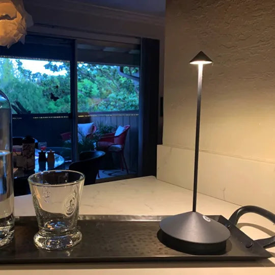 Illuminez votre espace avec la lampe de table LED sans fil – RadiantGlow