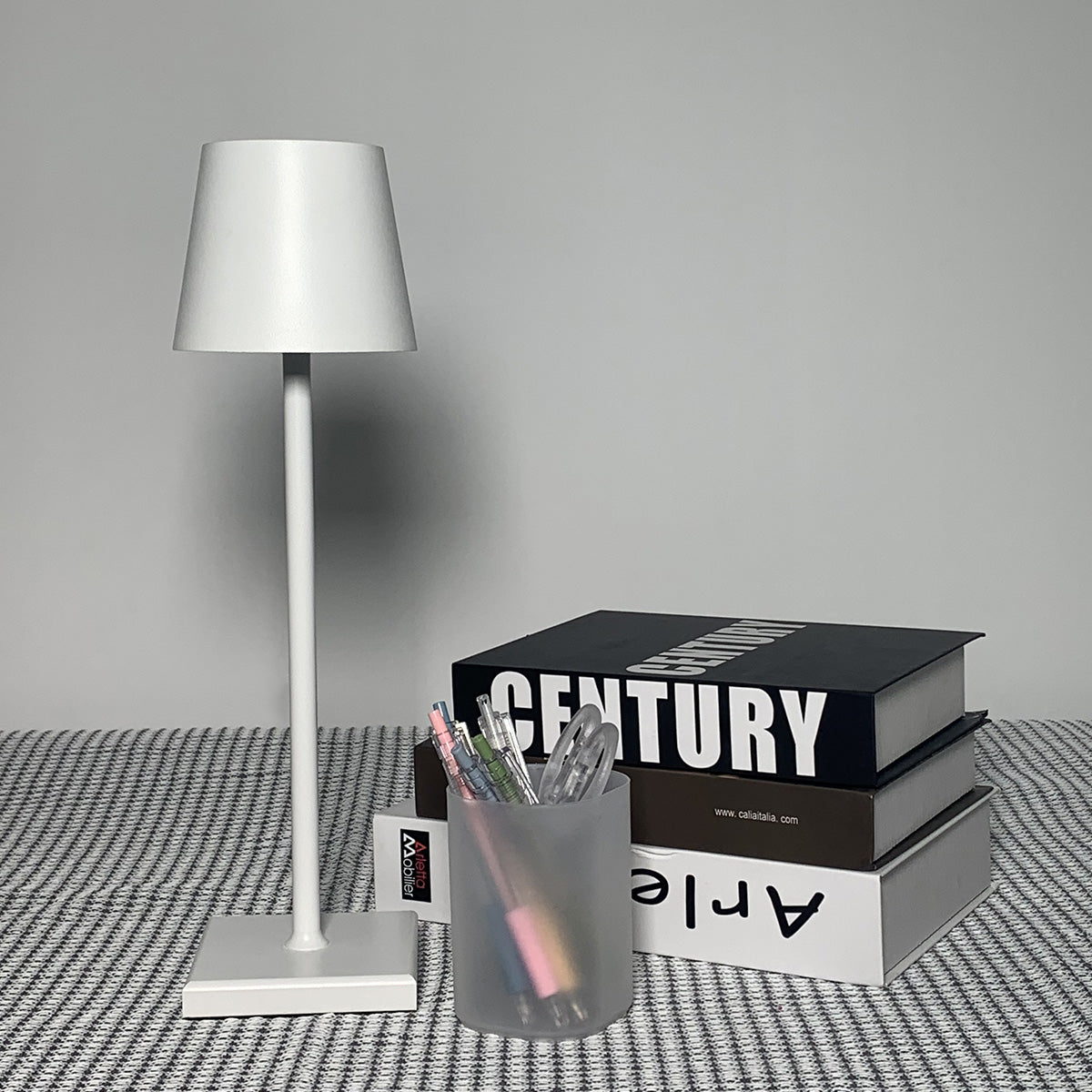 Dainty LED Cordless Table Lamp