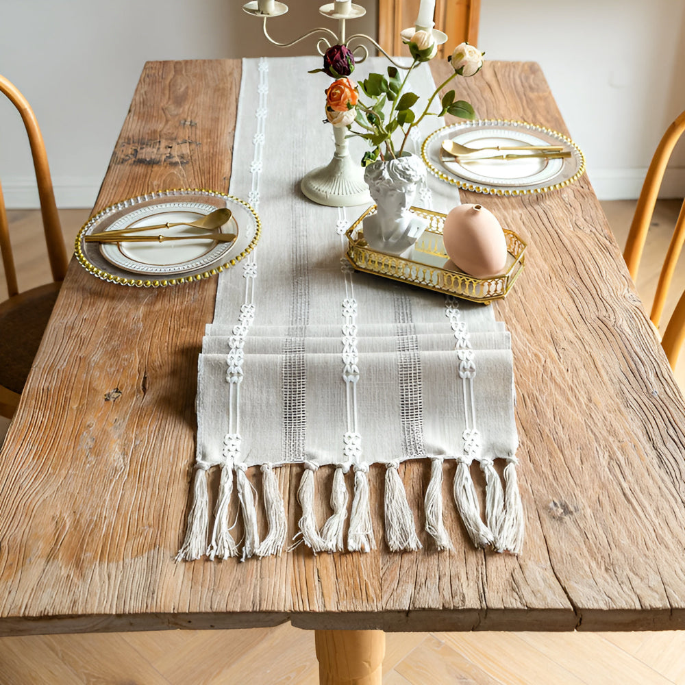 Nappe en dentelle à franges