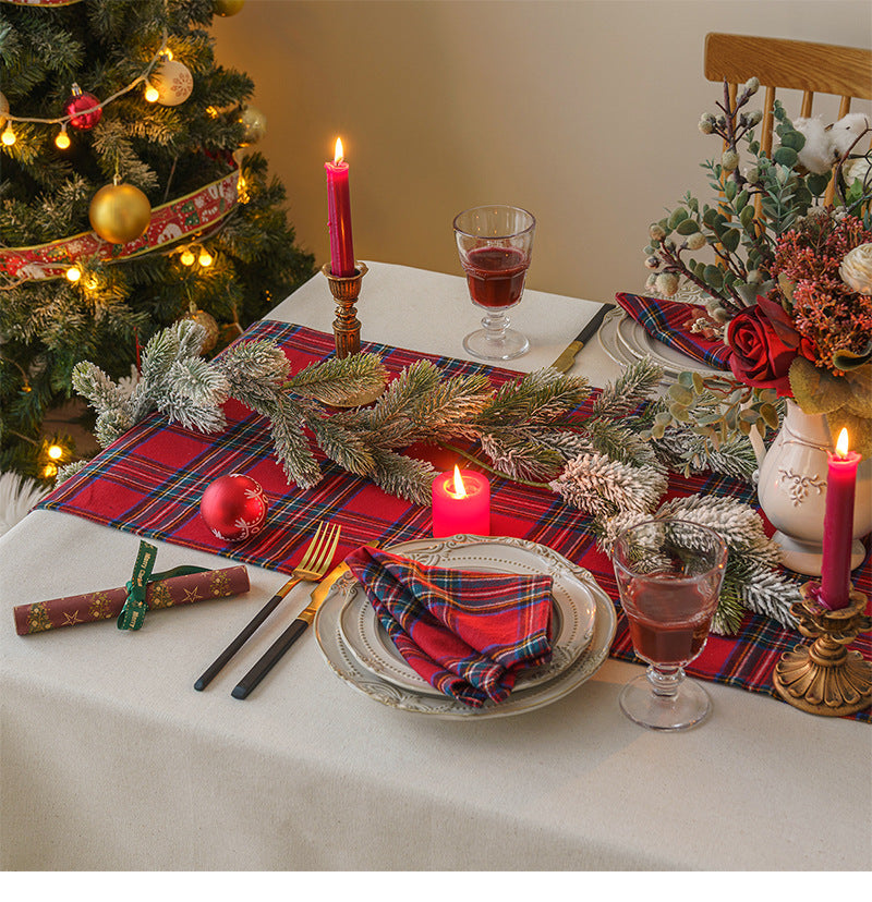 Traditionelle schottische Schottenkaro-Tischdecke für Weihnachtsfeier