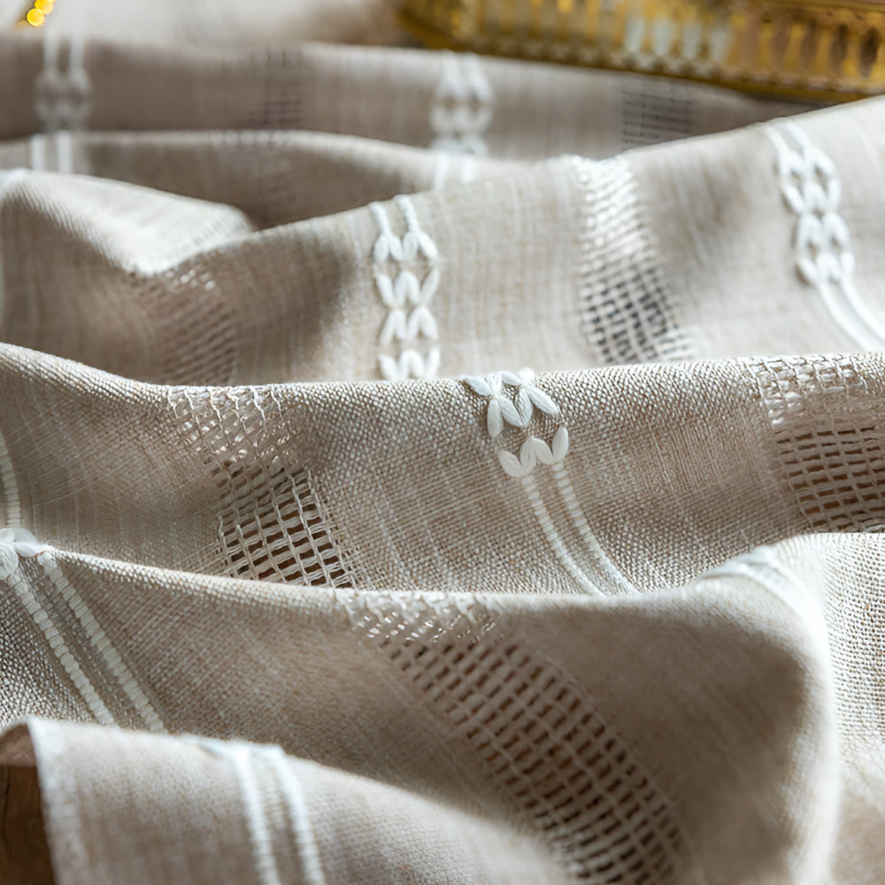 Nappe en dentelle à franges