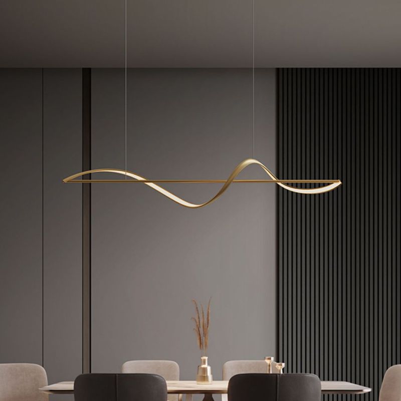 LunaGlow – Elegante Lustre Circular de Metal