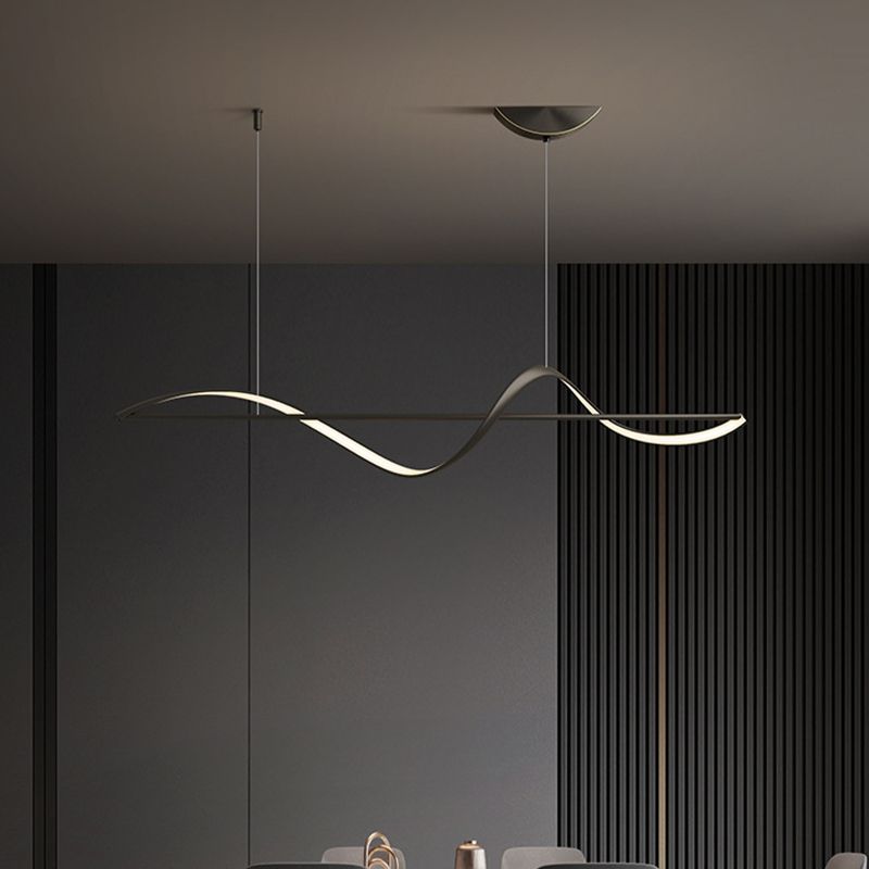 LunaGlow – Elegante Lustre Circular de Metal