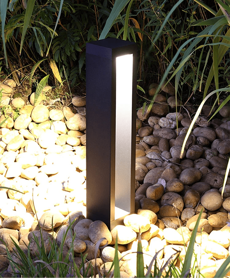 Jackson LED Outdoor Lawn Lamp