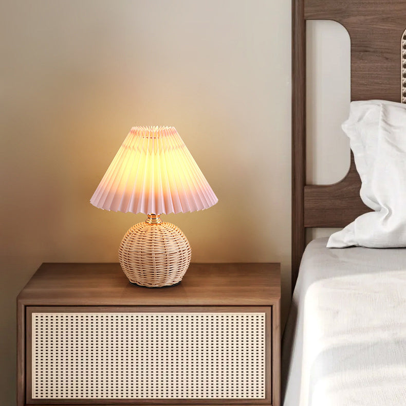 Contemporary Nordic Rattan Weave Tafel Lamp met Geplooide Kegel Schaduw, LED, voor Slaapkamer