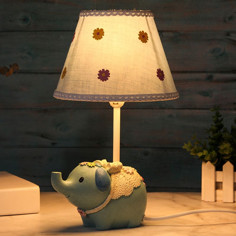 LuminElephant – Tischlampe mit Blumenmuster und Elefantensockel