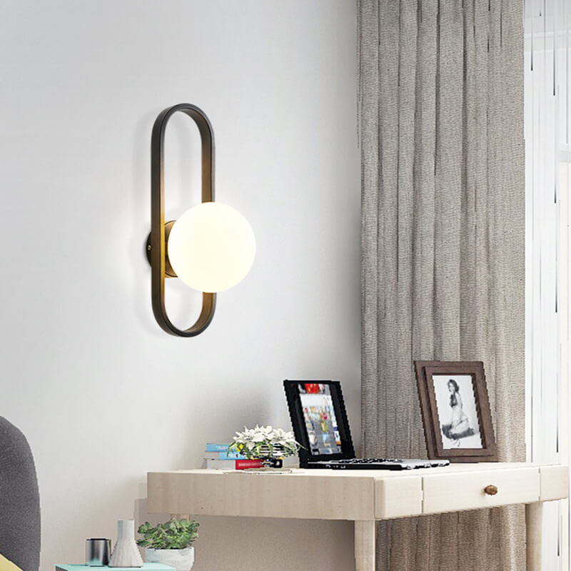 Light Circle - Modern vägglampa med glaskula och cirkulär design