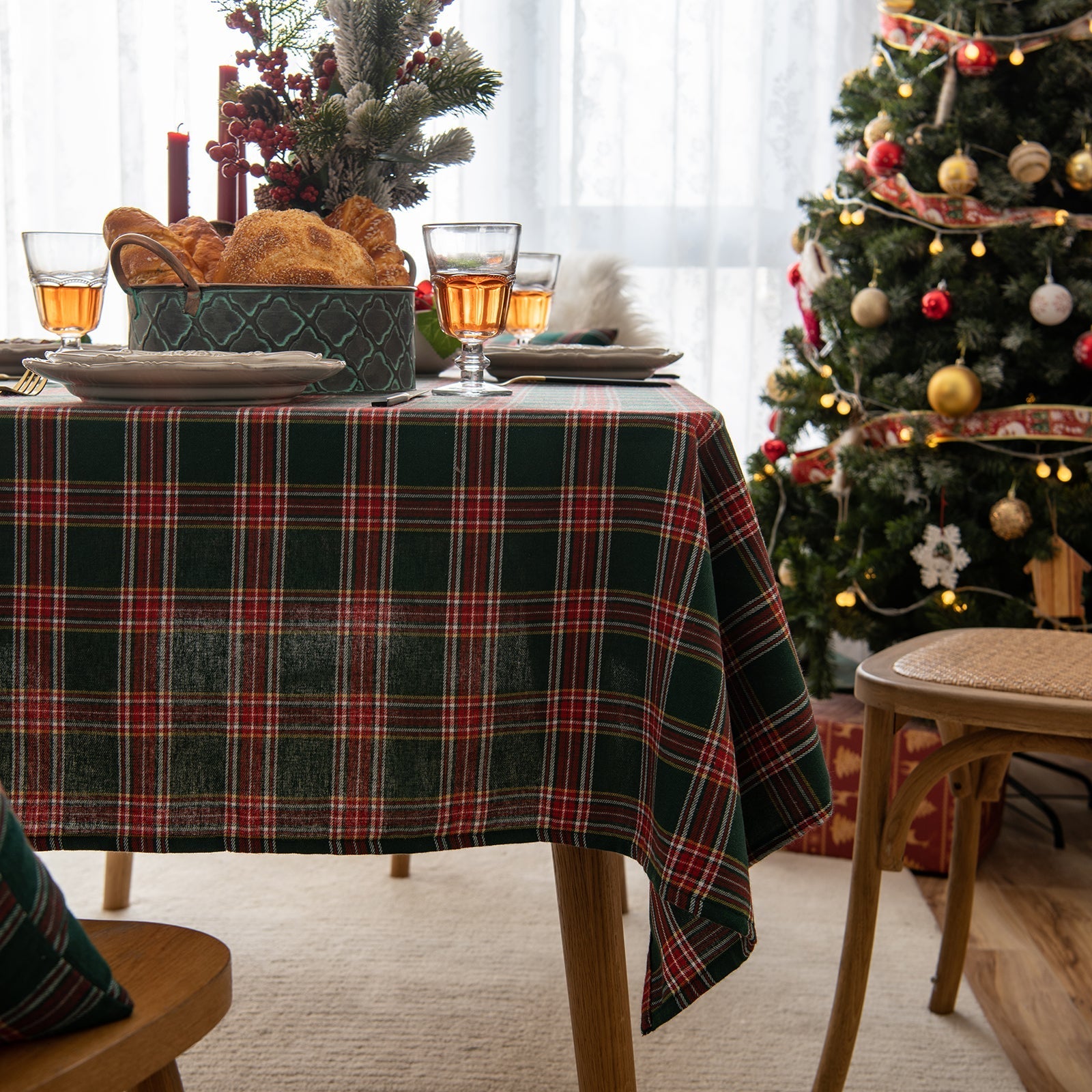 Traditionelle schottische Schottenkaro-Tischdecke für Weihnachtsfeier