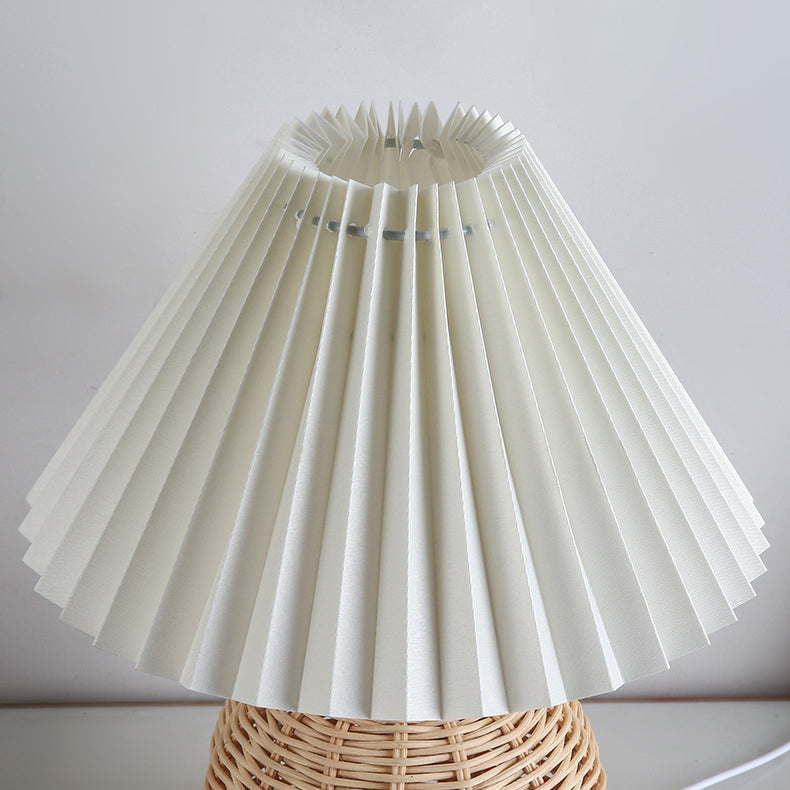 Contemporary Nordic Rattan Weave Tafel Lamp met Geplooide Kegel Schaduw, LED, voor Slaapkamer