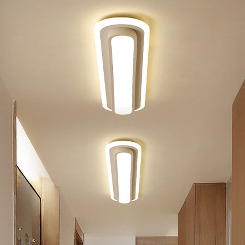 Oval LED Taklampa Svart/Vit med Akryl Diffusor