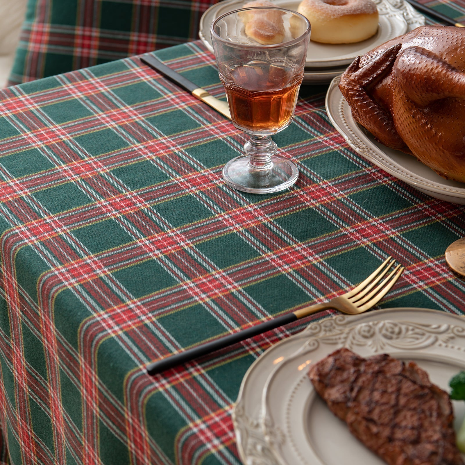 Traditionelle schottische Schottenkaro-Tischdecke für Weihnachtsfeier