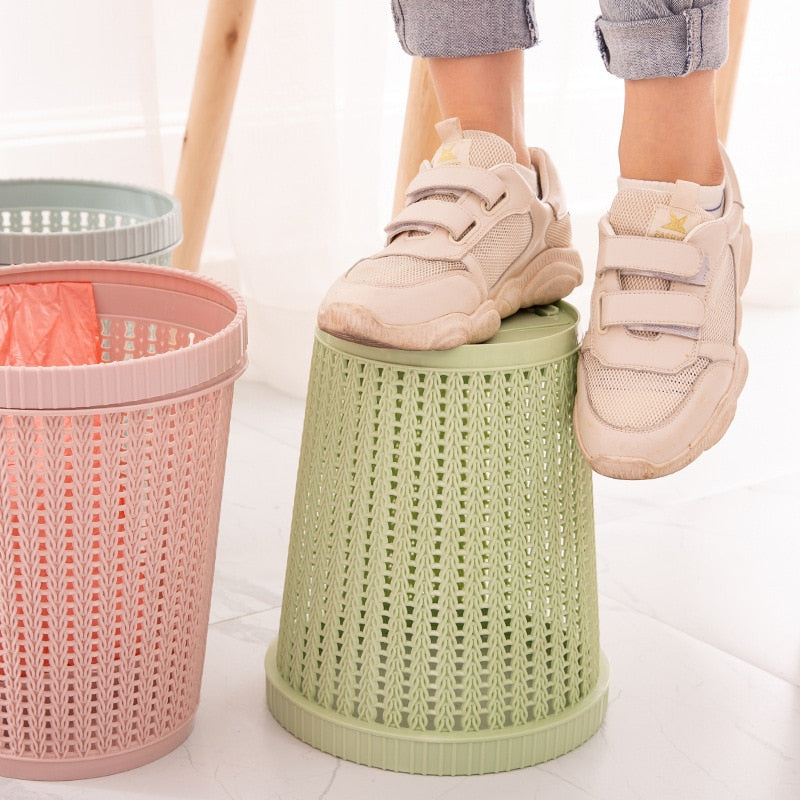 Innovative trash can with integrated storage for bags