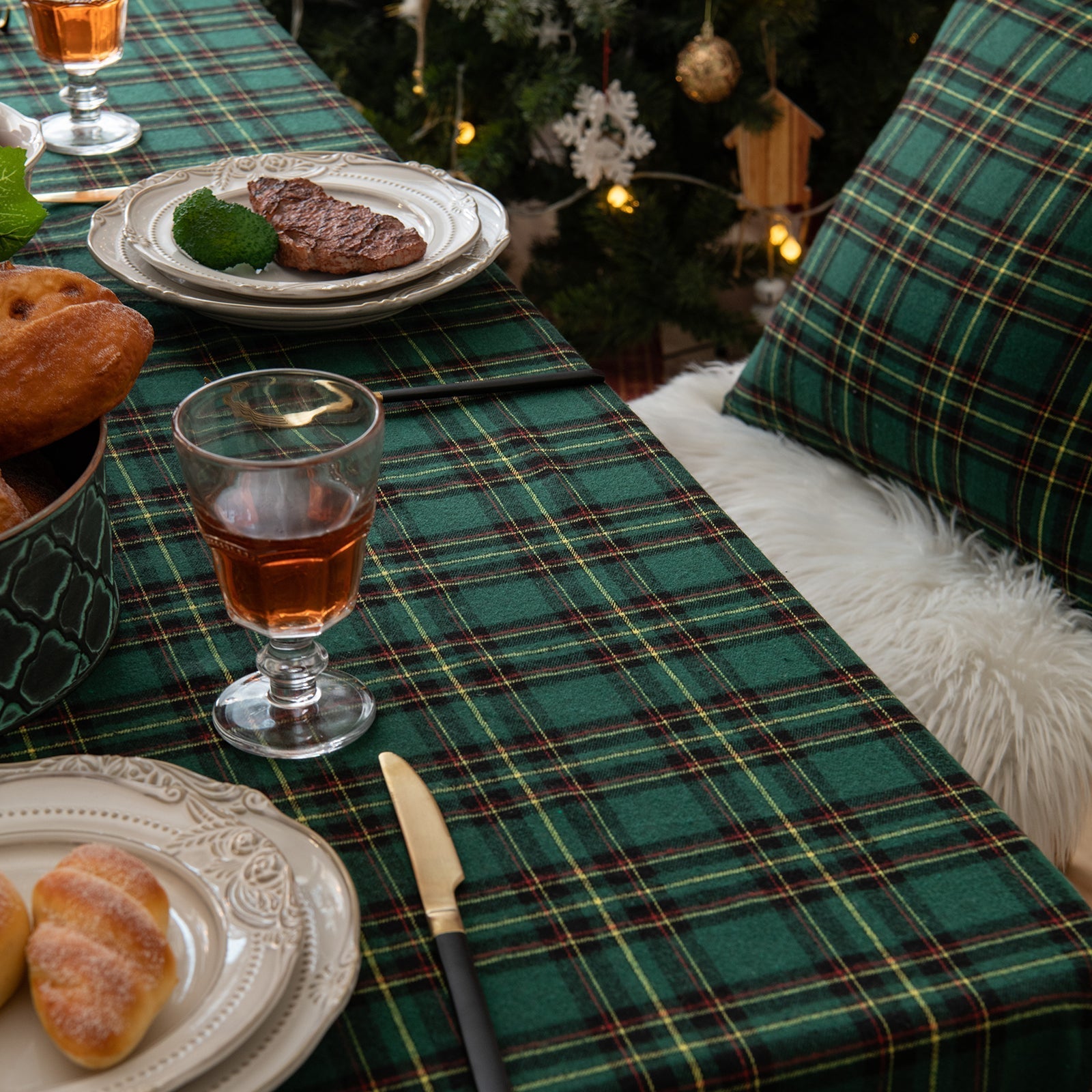 Traditionelle schottische Schottenkaro-Tischdecke für Weihnachtsfeier