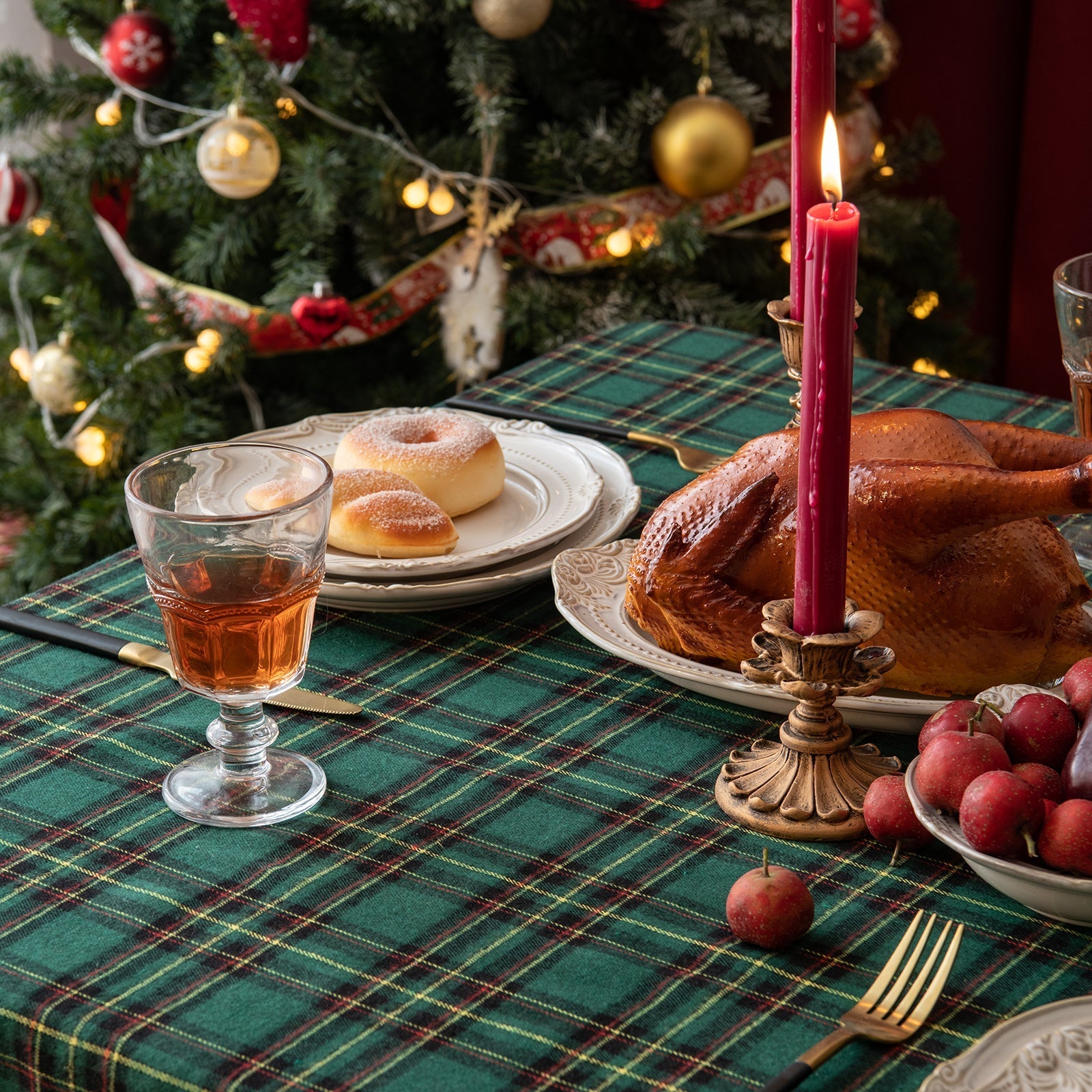 Traditionelle schottische Schottenkaro-Tischdecke für Weihnachtsfeier