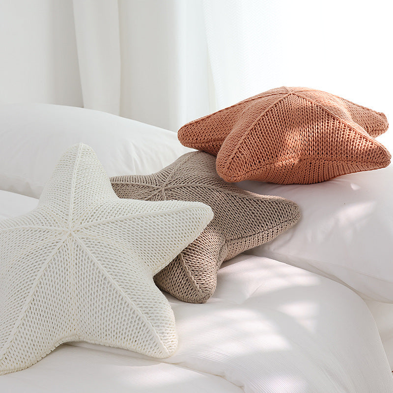 Almofada Tricotada à Mão 'Coastal Charm' em Forma de Estrela do Mar - Qualidade Artesanal em Laranja Coral, Branco e Caqui