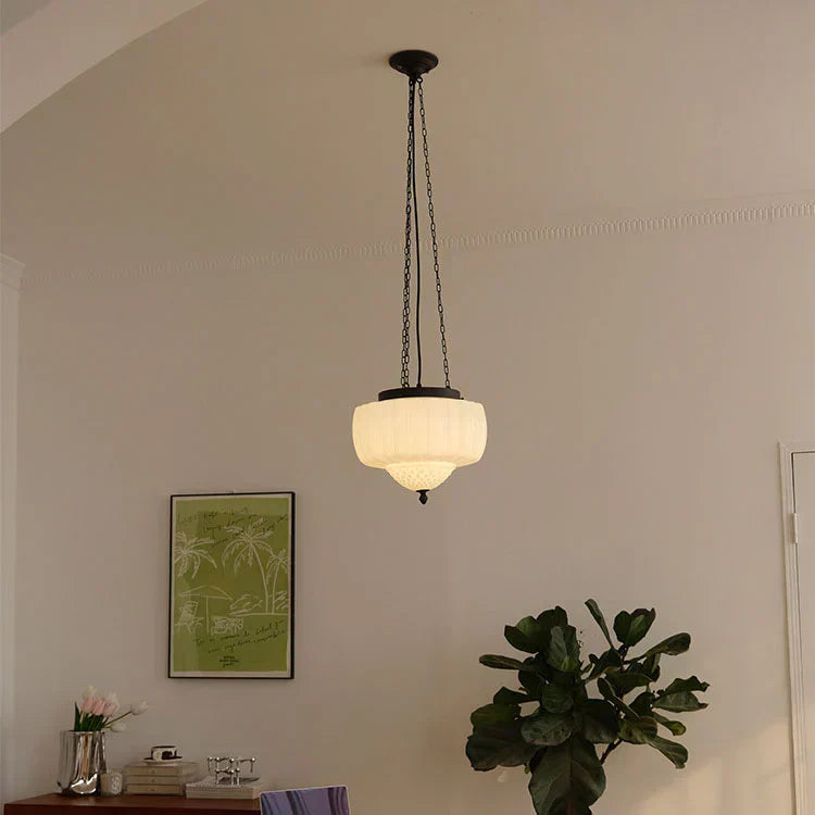 Moderní bílá minimalistická závěsná lampa