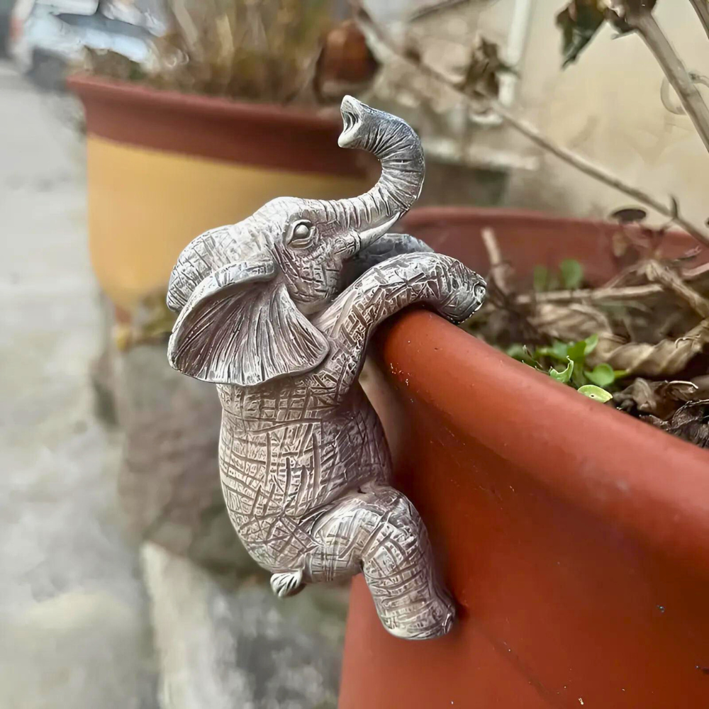 Escultura Única de Elefante Escalador