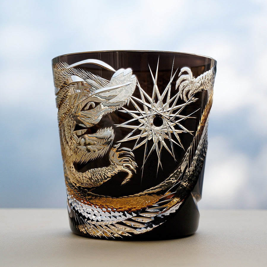 Verre à whisky Soaring Dragon fabriqué à la main par Edo Kiriko avec boîte en bois