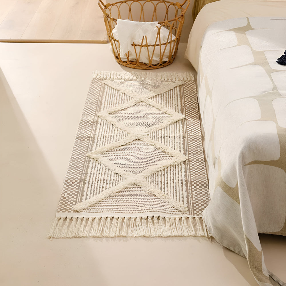 Beige teksturoitu fringe-tupsu matto