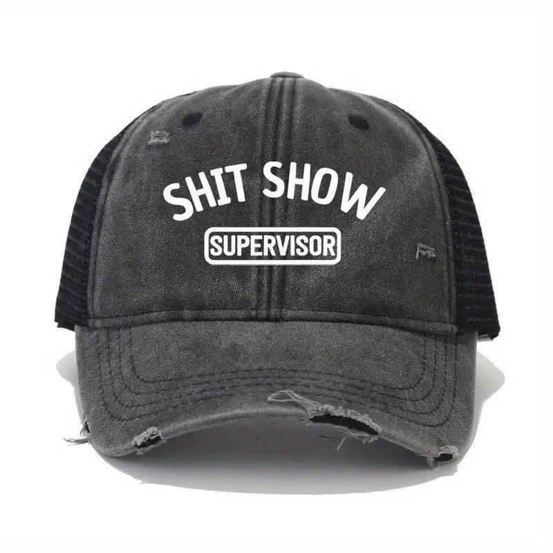 Kšiltovka s nápisem "Shit Show Supervisor"