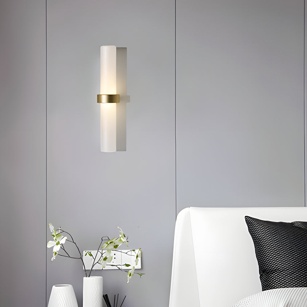 GlowLight – Moderne Wandleuchte aus Milchglasröhre in Warmweiß für das Wohnzimmer