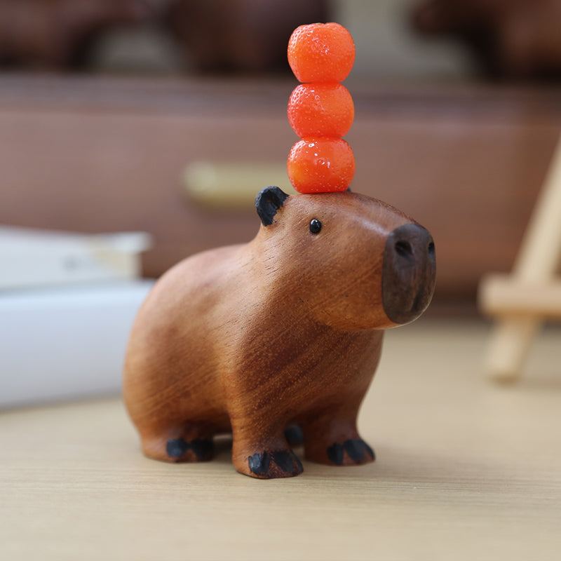 Ornament din lemn cu Capybara adorabilă și portocale – Decorațiune de interior ediție limitată