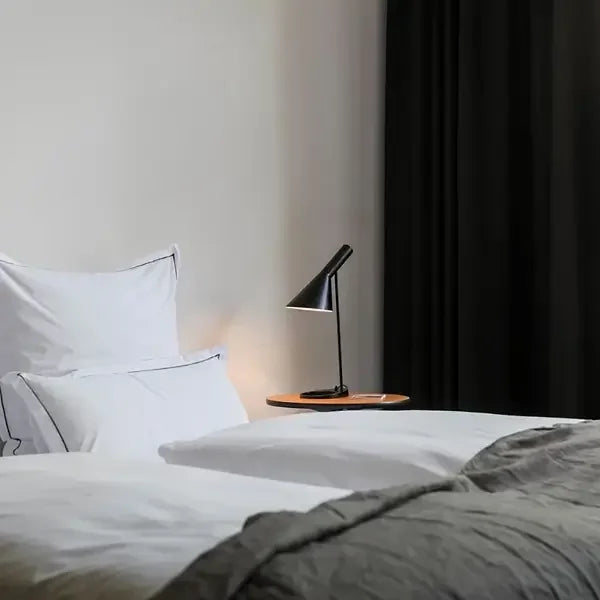 MinimalGlow - Modern LED Table Lamp with Sleek Design