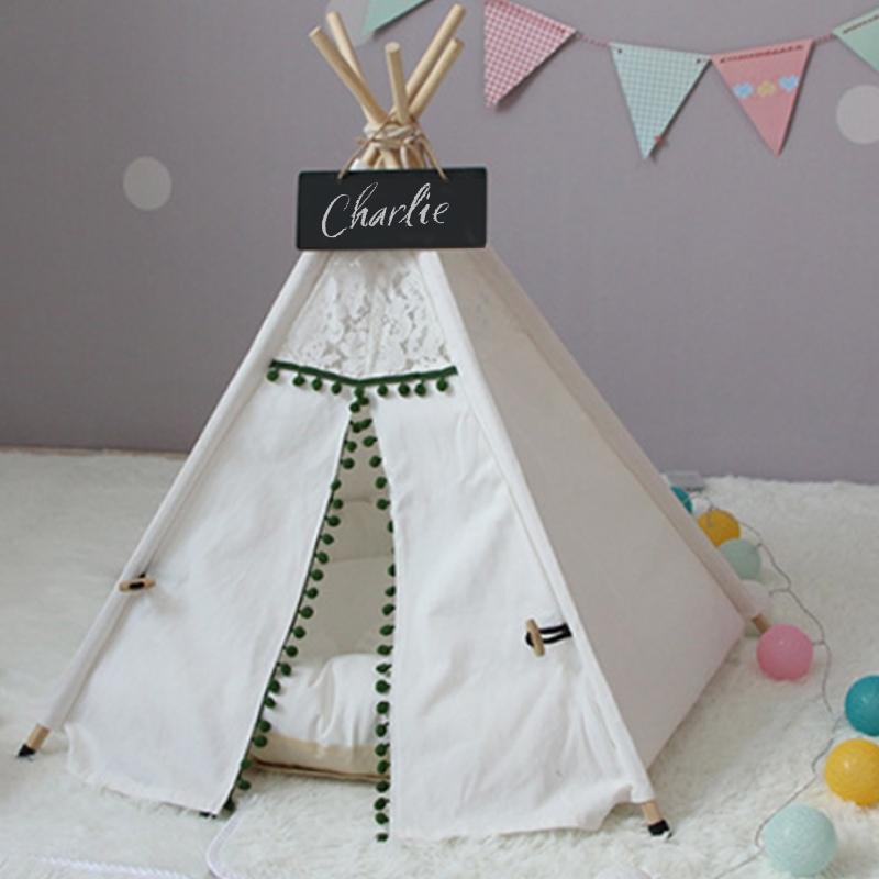 Vintage verde y marfil encaje Pom Pom perro tipi con cojín para perros