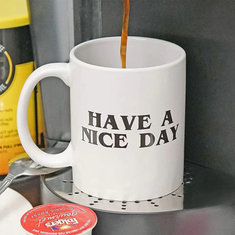 Caneca Engraçada com o Dedo Médio "Tenha um Bom Dia"