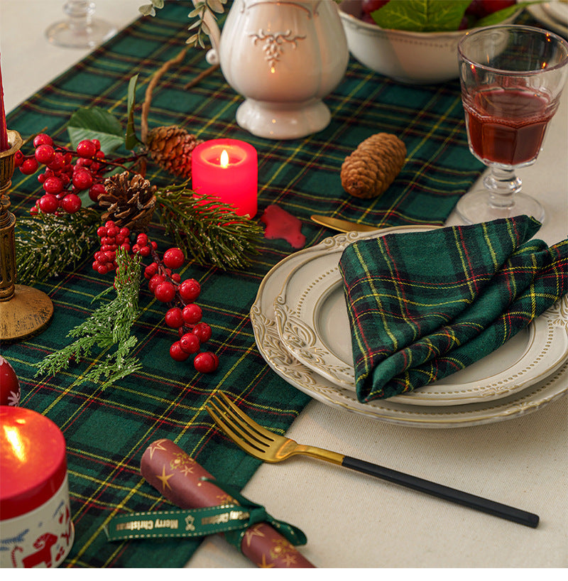 Traditionelle schottische Schottenkaro-Tischdecke für Weihnachtsfeier