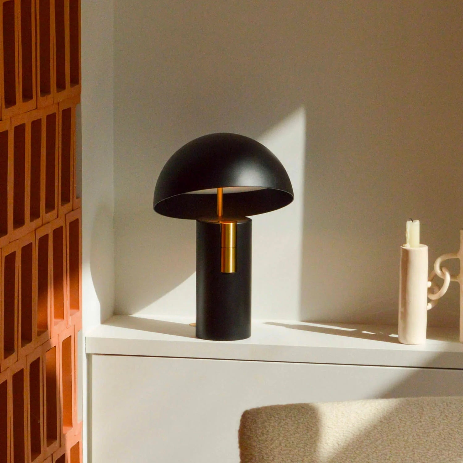 ModiLuxe - Elegant table lamp with modern design