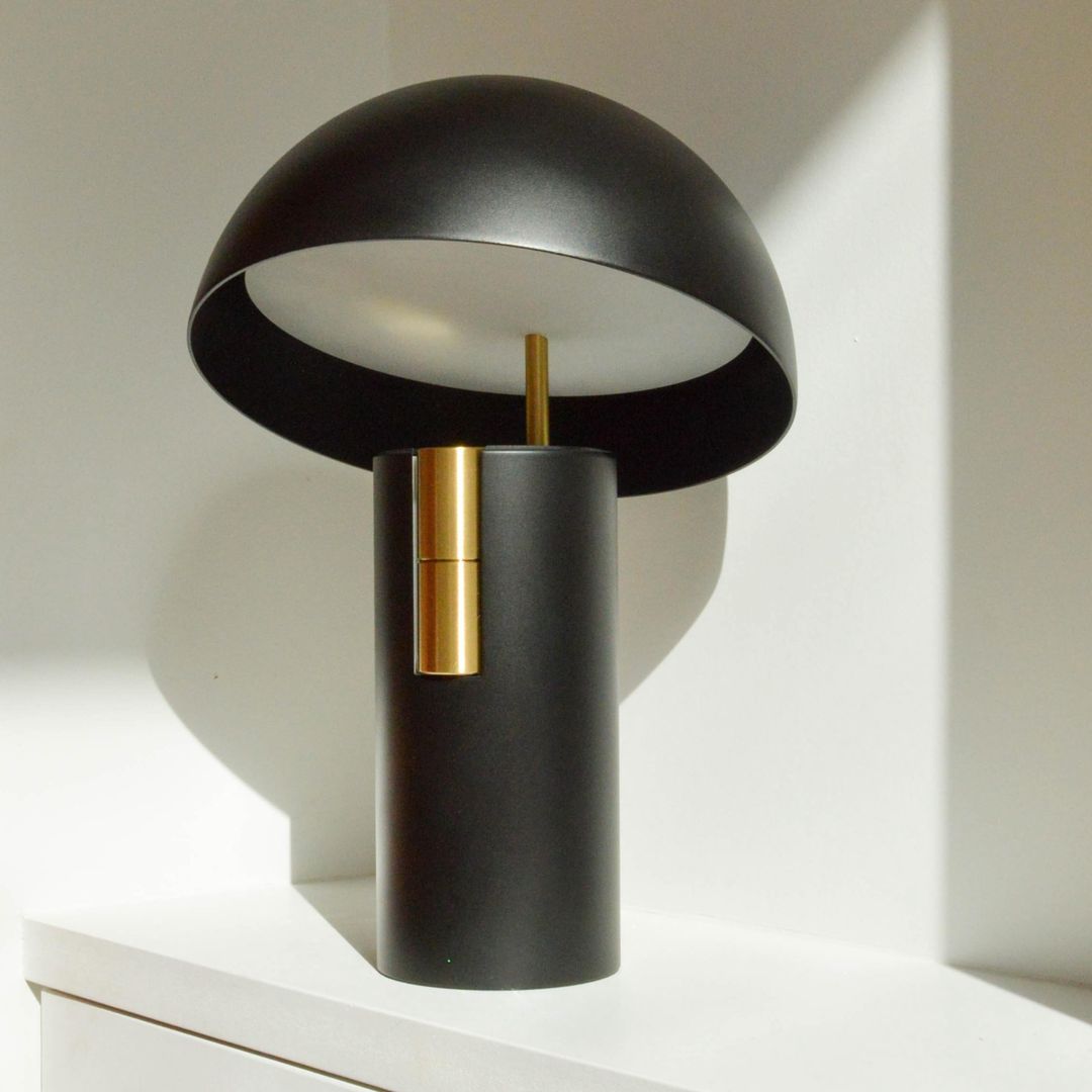 ModiLuxe - Elegant bordlampe med moderne design