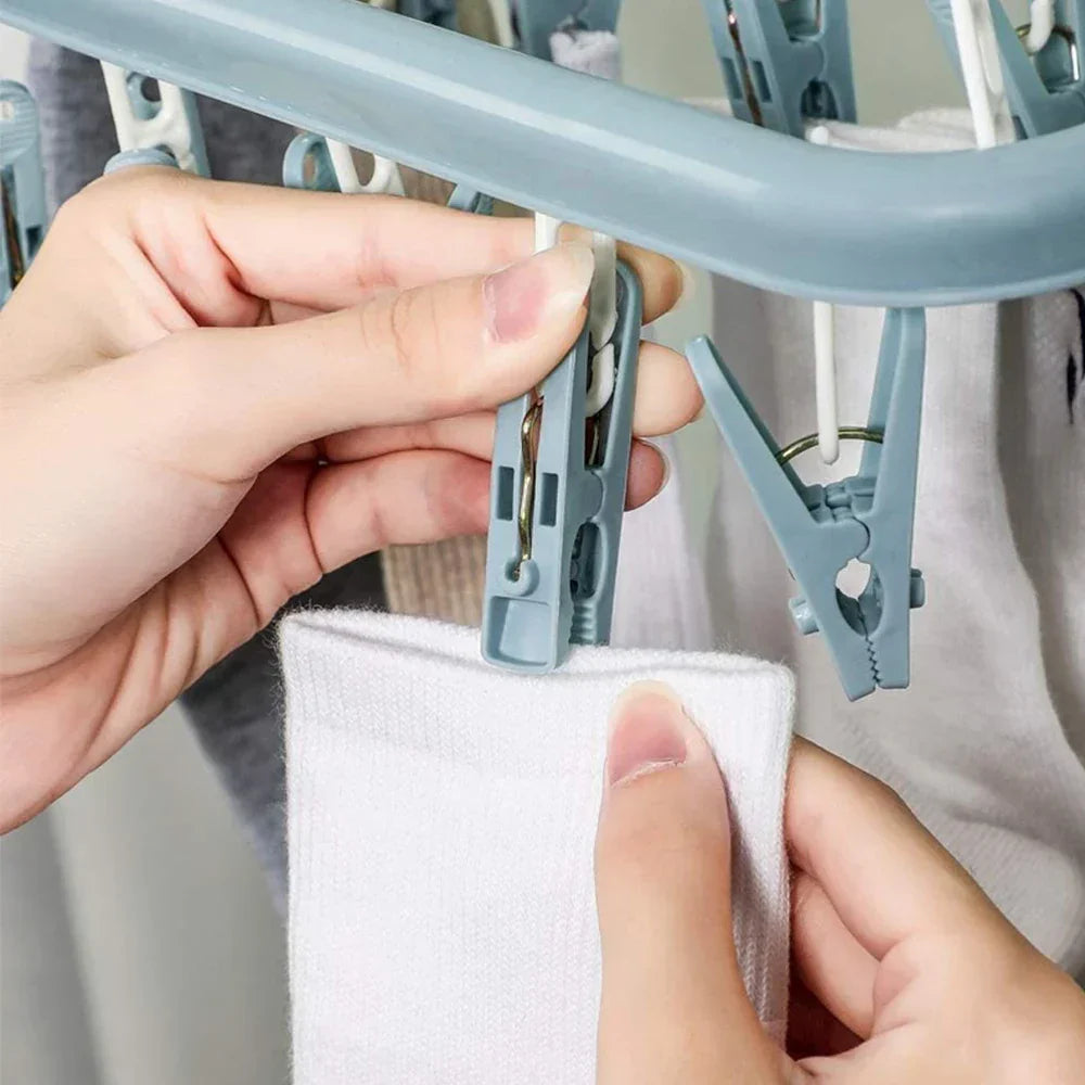 Kleiderbügel mit 32 Clips – platzsparender, faltbarer Wäscheständer für Socken, Unterwäsche und Feinwäsche