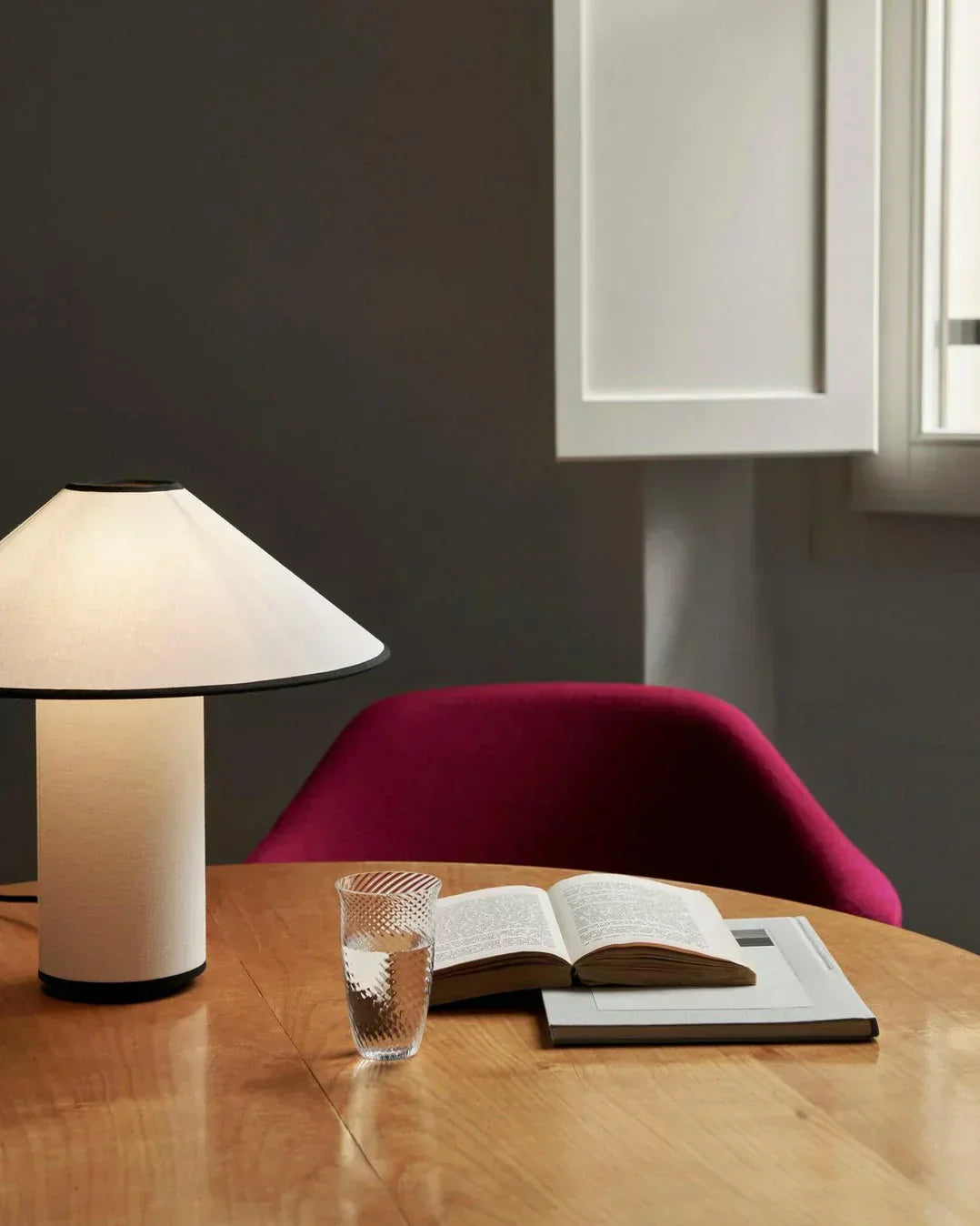 Lampe de table Colette – Solution d’éclairage élégante pour les intérieurs modernes