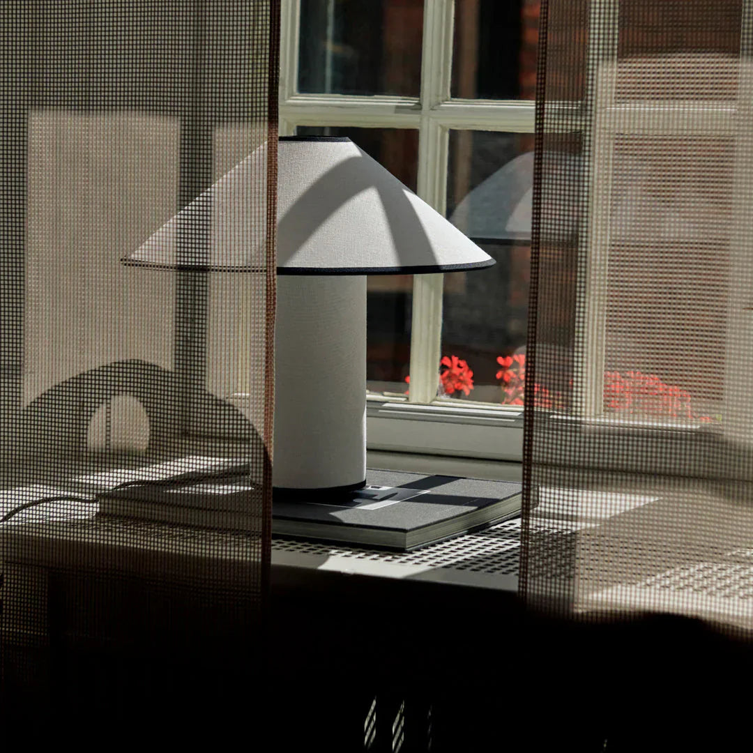 Lampe de table Colette – Solution d’éclairage élégante pour les intérieurs modernes