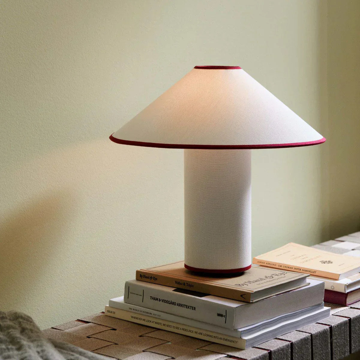 Lampada da tavolo Colette – Elegante soluzione di illuminazione per interni moderni