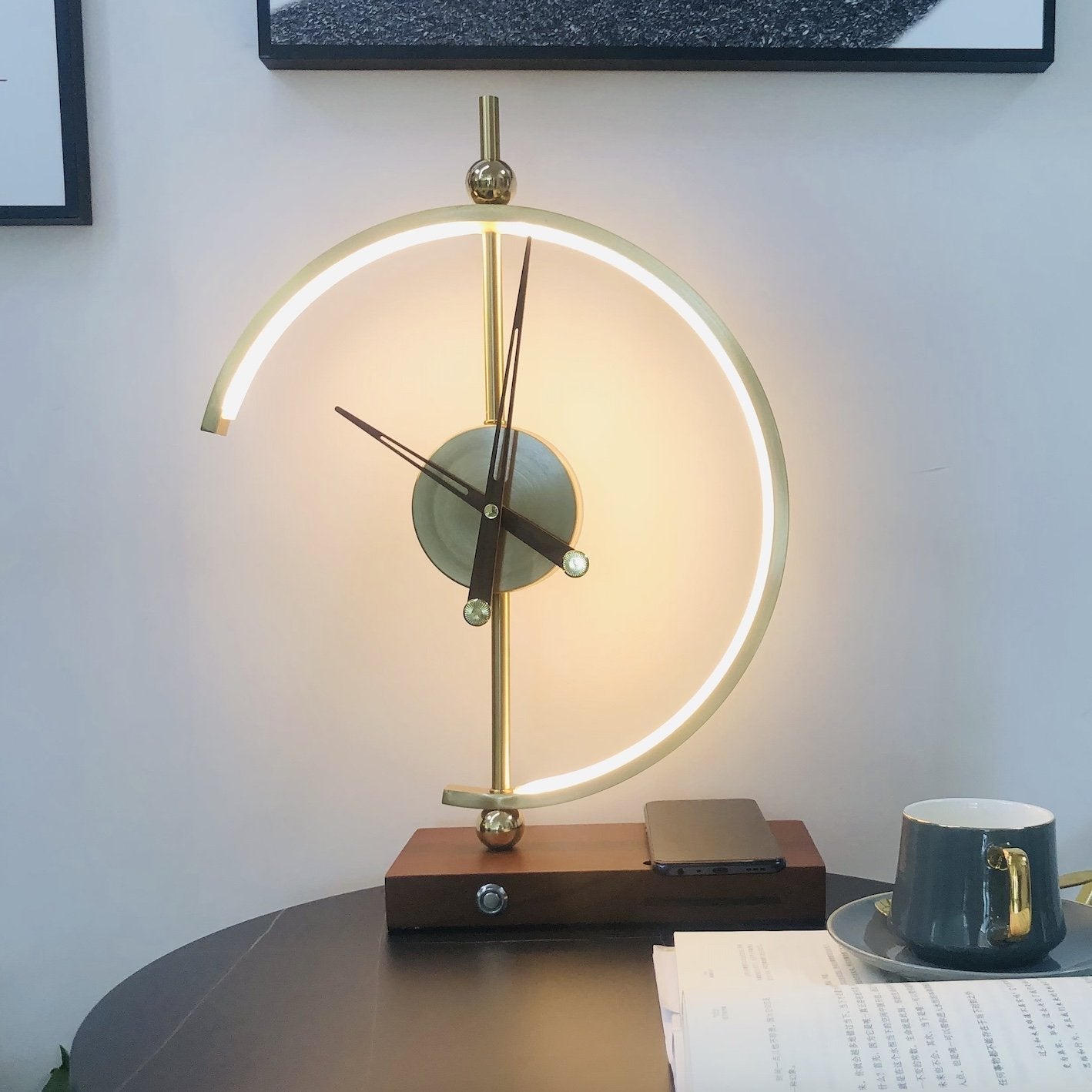 NagoyaLight™ | Orologio lampada di lusso con caricabatterie