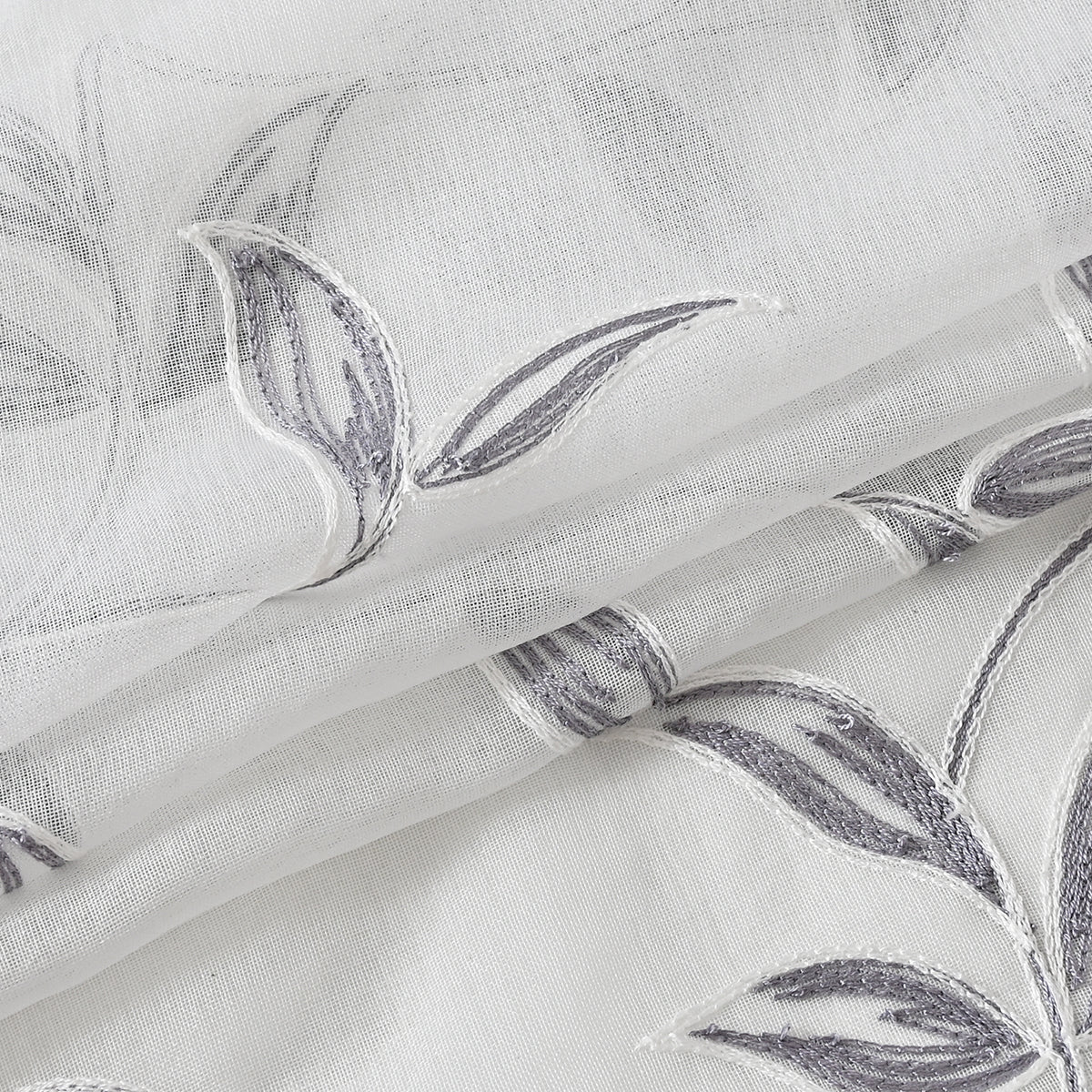 ChicFloral - Polyester Curtain with Flower and Leaves Pattern in White and Gray