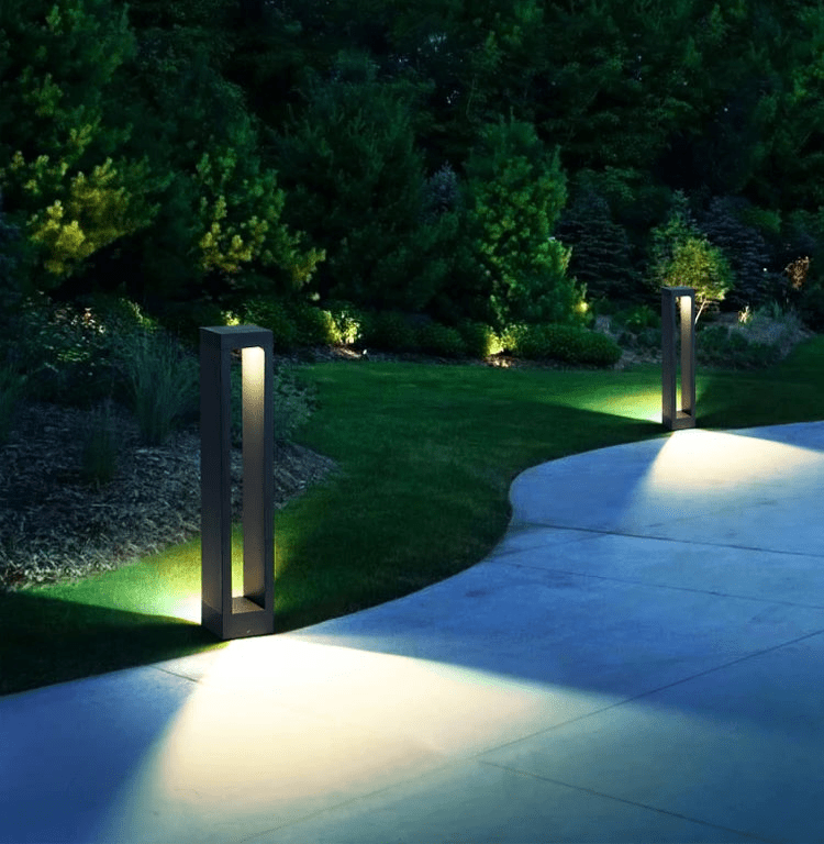 Jackson LED Outdoor Lawn Lamp