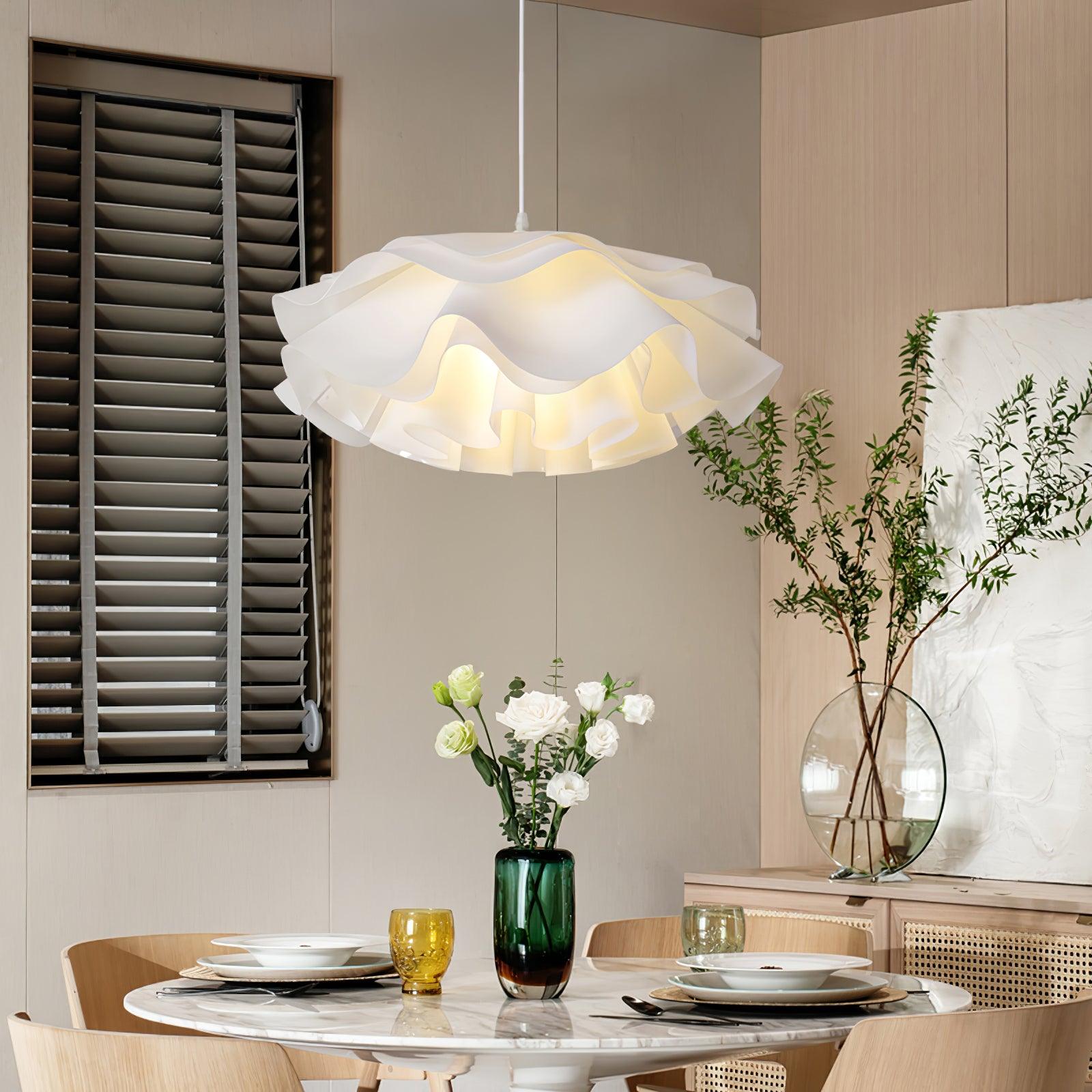 Bloemvormige witte hanglamp