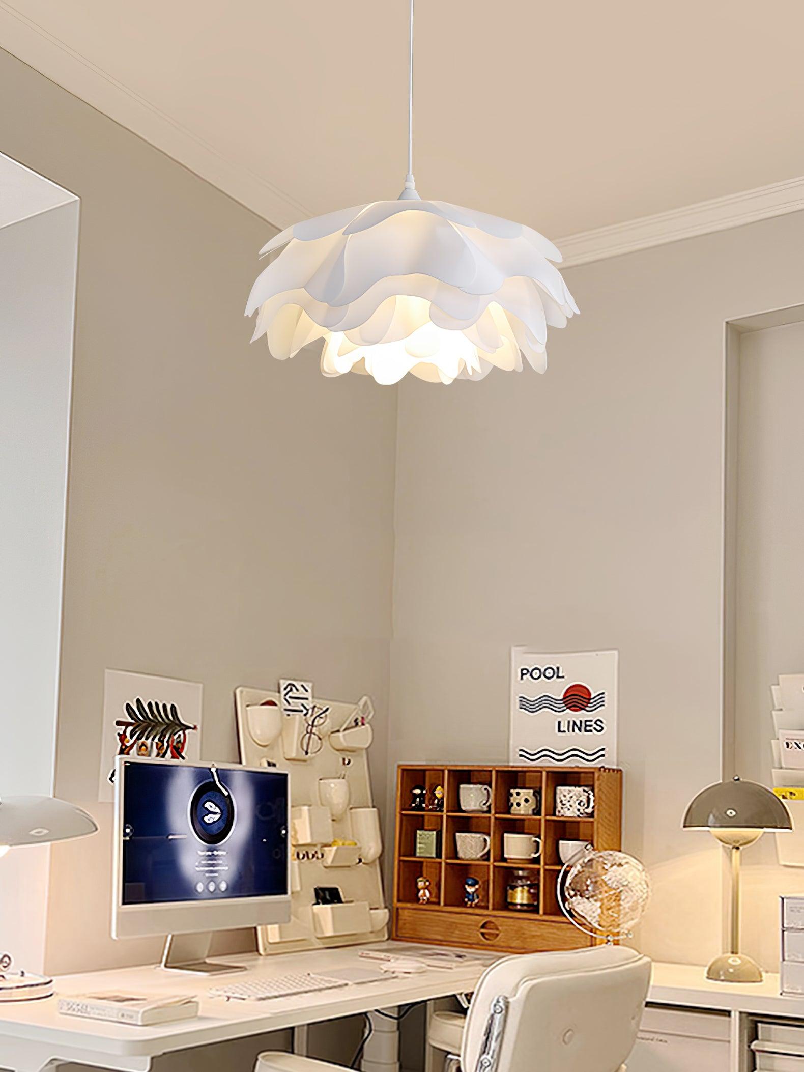 Bloemvormige witte hanglamp