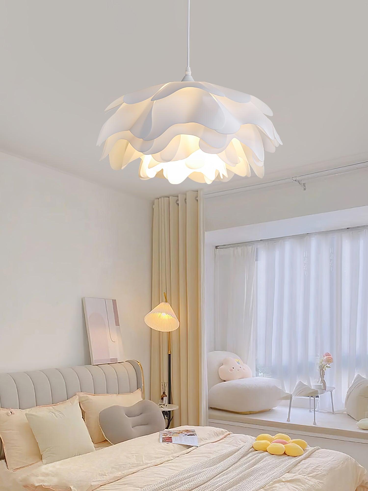 Bloemvormige witte hanglamp