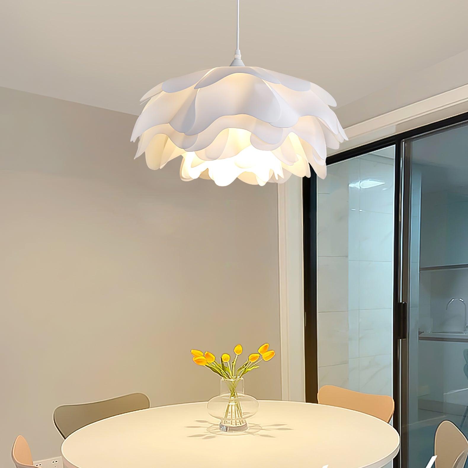 Bloemvormige witte hanglamp