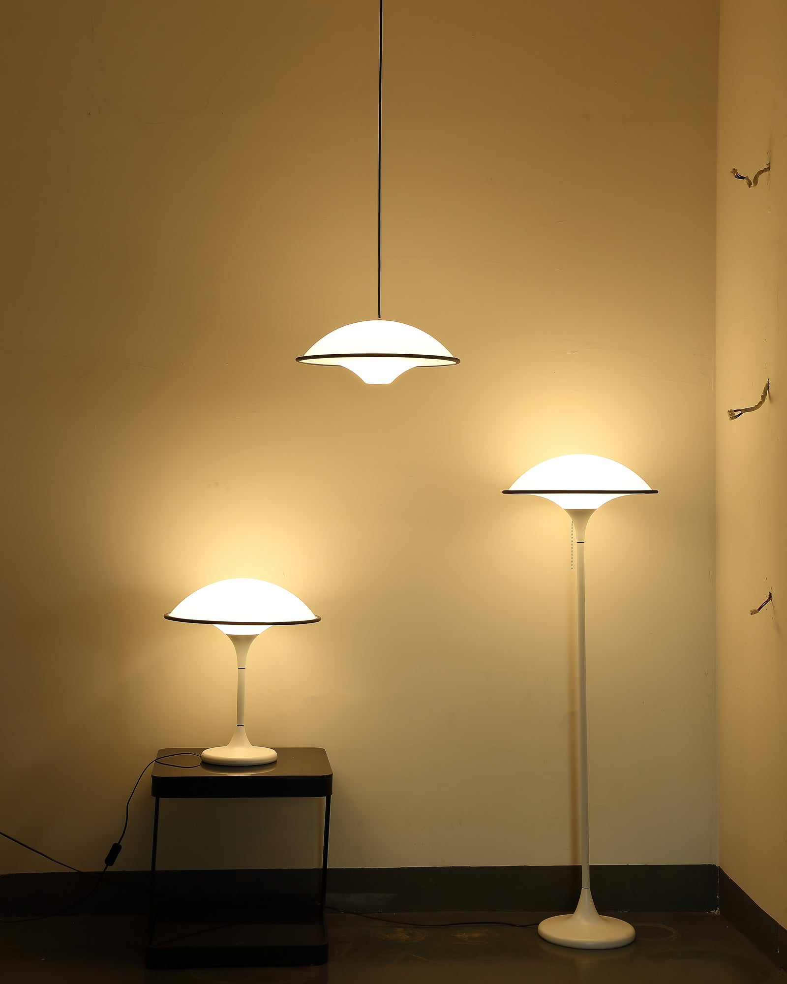 LumiFont - Elegante lampada da tavolo dal design unico