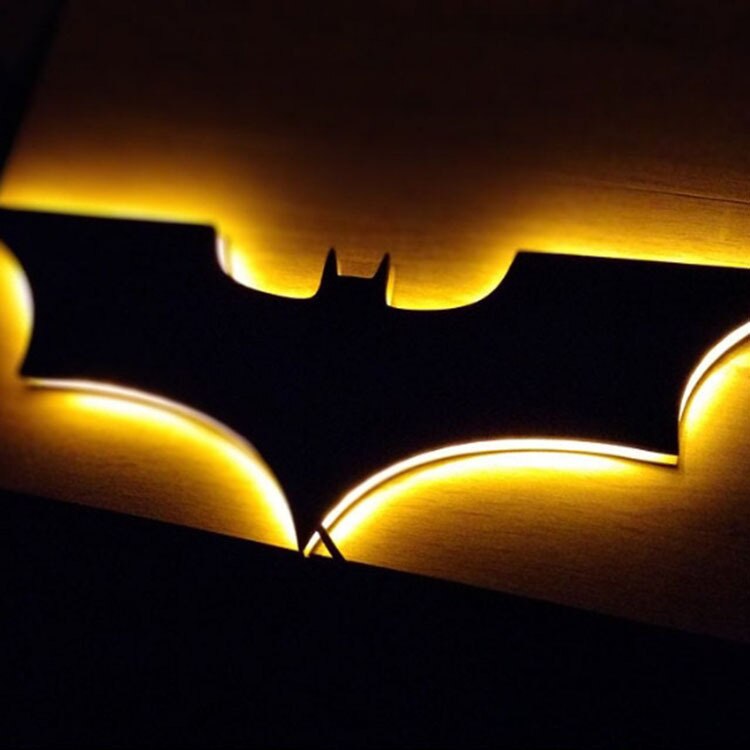 Batman LED-Wandleuchte mit kabelloser Fernbedienung und Farbwechsel