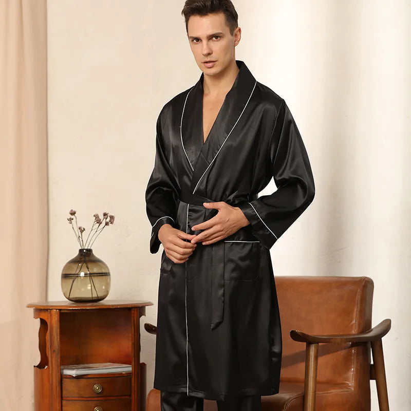 Conjunto de robe de cetim elegante para homens