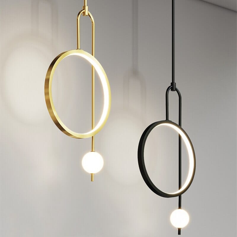 Moderne Pendelleuchte mit goldenem Ring